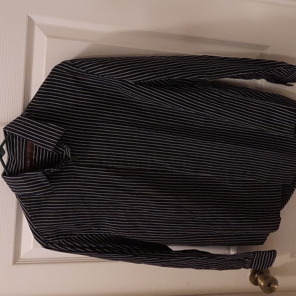 Perry Ellis button down shirt size: Medium